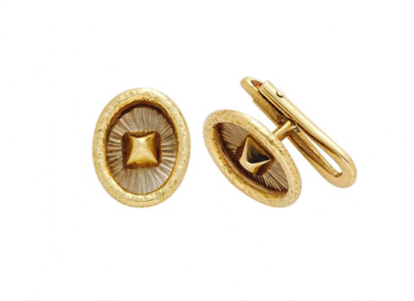Elizabeth_Gage_Pyramid_Motif_Gold_Studs-STU20131-600×435
