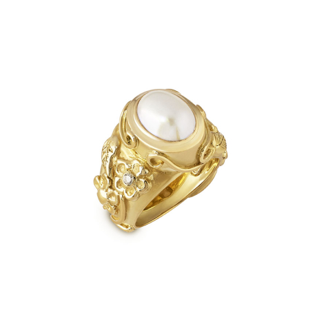 18ct yellow gold ring with oval mabé pearl, diamond-set flowers, scrolling stems, and leaf motifs