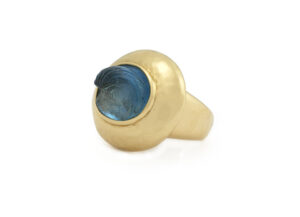 Seawave-aquamarine-cameo-ring-laying-down-MIS26208 Seawave-aquamarine-cameo-ring-laying-down-MIS26208