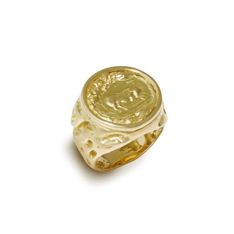 18ct yellow gold signet ring with a seal engraving of a bull and a molten gold finish. A symbol of strength and elegance.