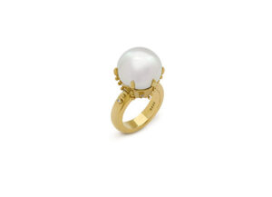 Gold ring with South Sea pearl and diamonds; fine jewellery; Elizabeth Gage