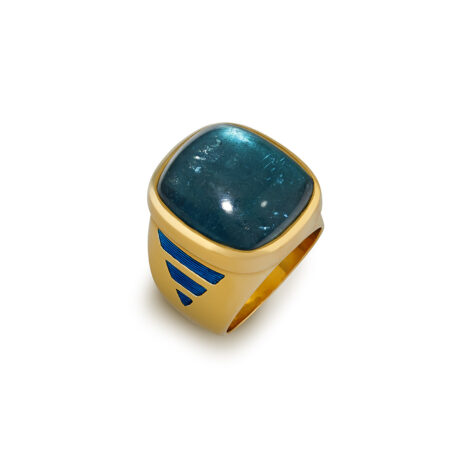 18ct yellow gold ring with an 18.02ct blue tourmaline cushion cabochon, hand-engraved sides, and light-blue enamel detailing. Elegant and unique.
